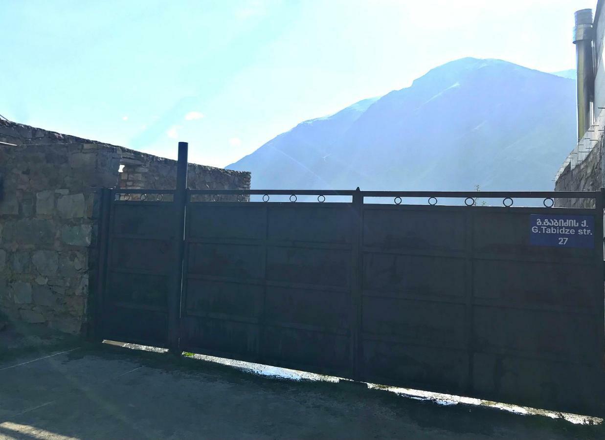 Готель Piligrim Kazbegi Екстер'єр фото